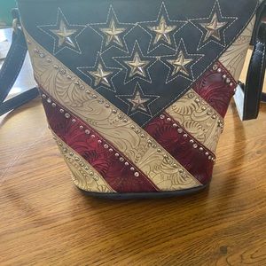 Patriotic mountain west purse with adjustable strap.